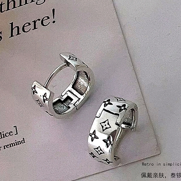 Silver Luxury Four Leaf Clover Earrings Hoop Huggie Minimalist - Picture 11 of 11